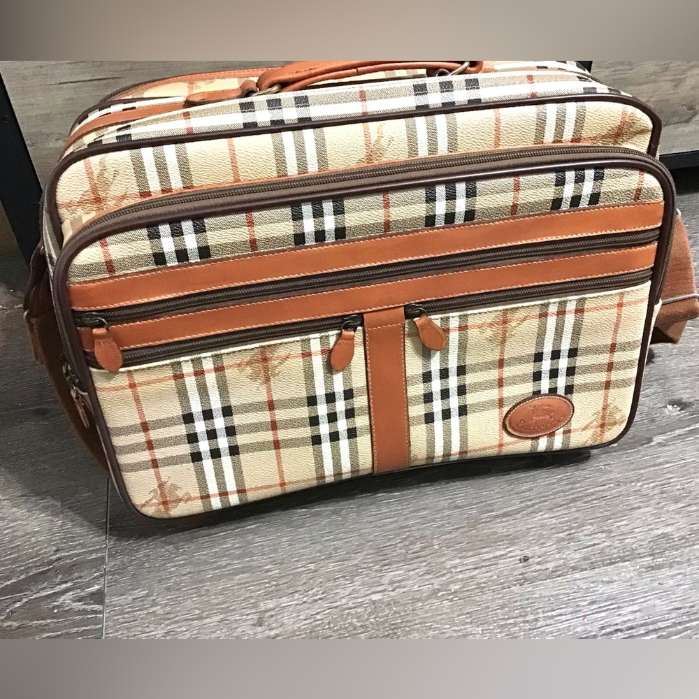 Burberry Haymarket PVC Leather Travel Case - Picture 8 of 12